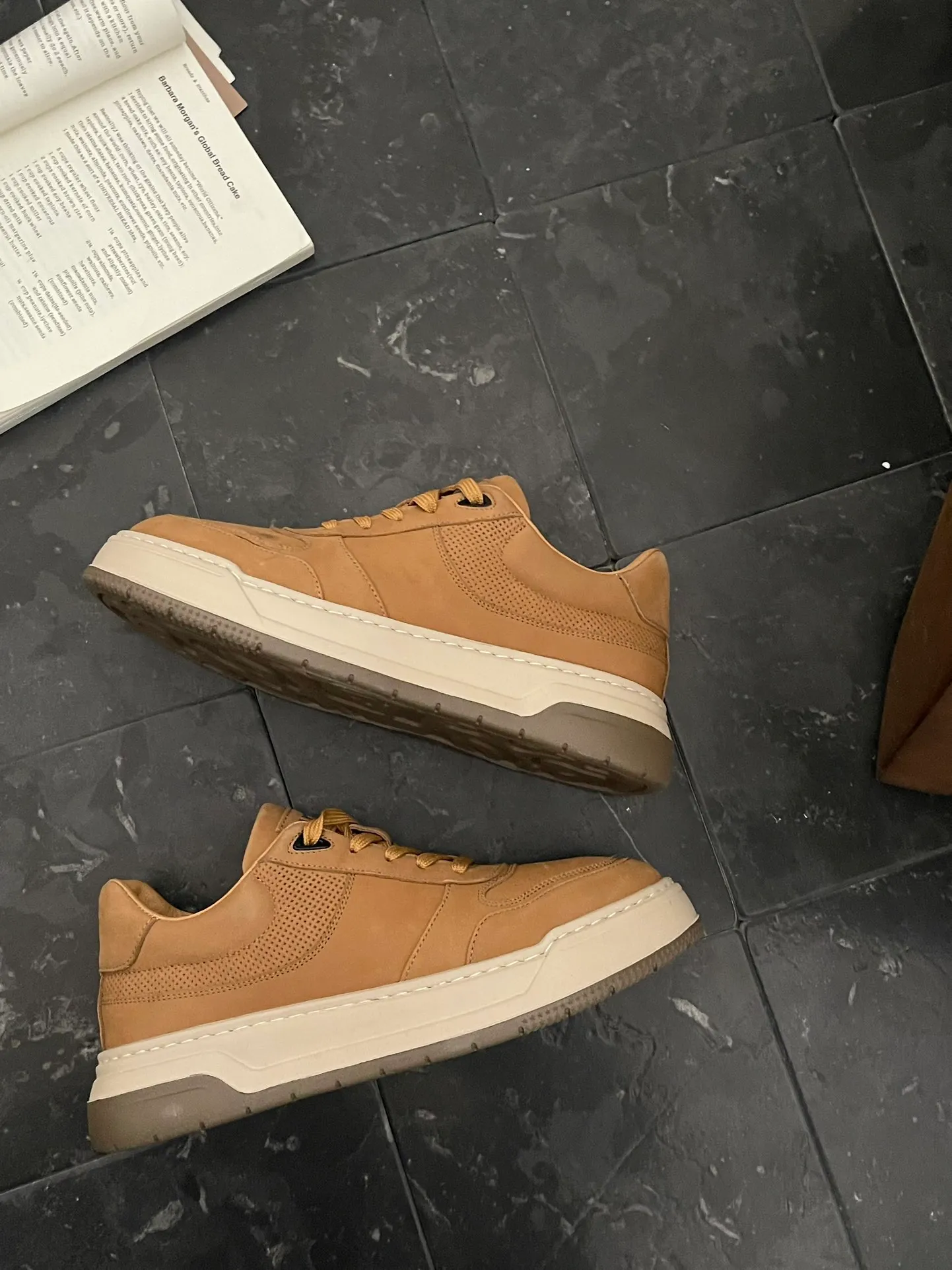 Men's men's shoes 💰600 𝐔𝐆𝐆 | Work sneakers Duicun, selected first-layer cow nubuck, simple, retro style, super good-looking, exclusive private model outsole, comfortable and good anti-slip effect, real wool lining, must be arranged for autumn and winter matching!   Size：39-46